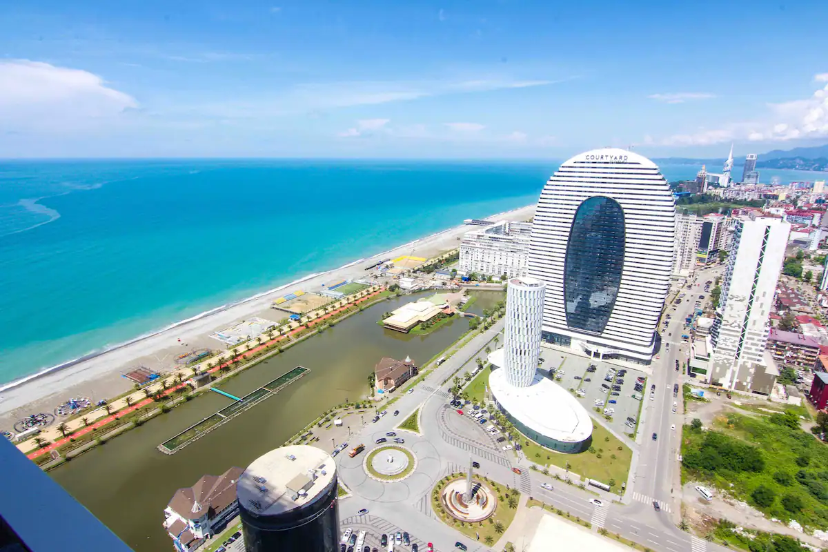 Wohnung 90qm in Batumi mit Meerblick, 2 Schlafzimmer, 1 Bad, direkt am Meer