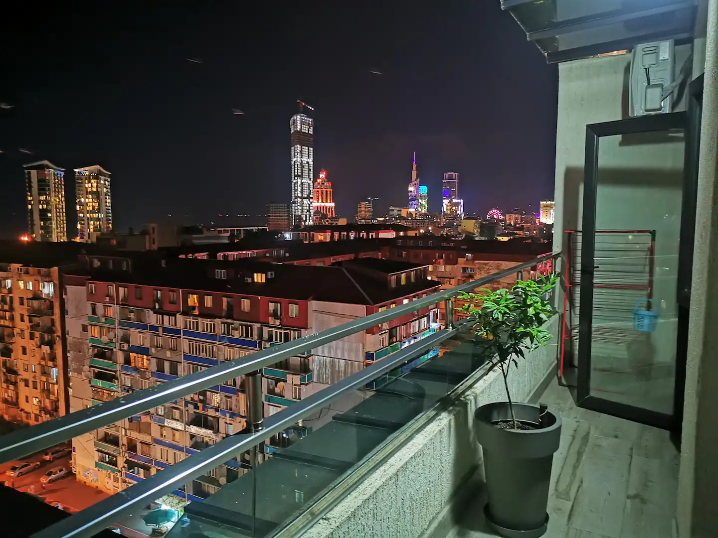 Wohnung 90qm in Batumi mit Meerblick, 2 Schlafzimmer, 1 Bad, direkt am Meer