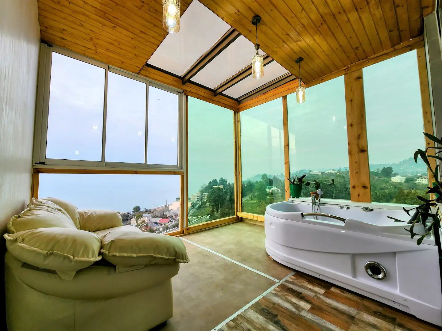 Wohnung 90qm in Batumi mit Meerblick, 2 Schlafzimmer, 1 Bad, direkt am Meer