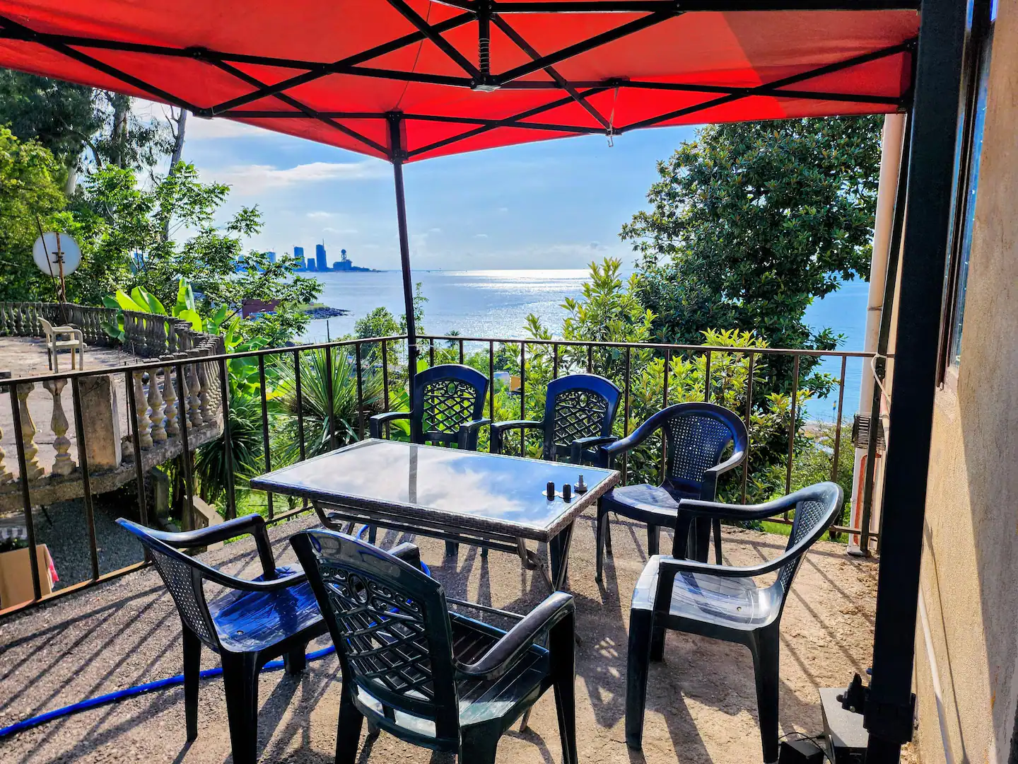 Wohnung 90qm in Batumi mit Meerblick, 2 Schlafzimmer, 1 Bad, direkt am Meer
