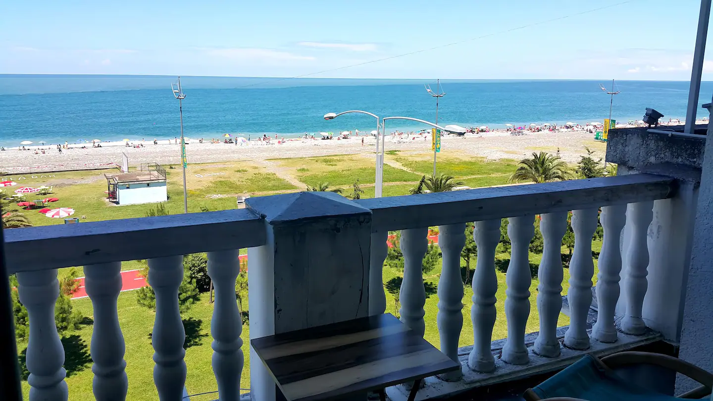 Wohnung 90qm in Batumi mit Meerblick, 2 Schlafzimmer, 1 Bad, direkt am Meer