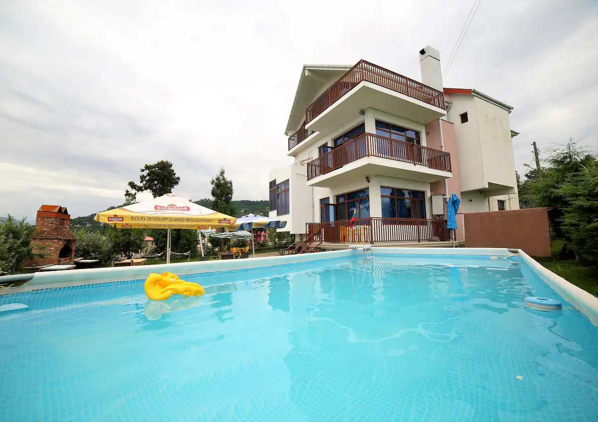 Wohnung 90qm in Batumi mit Meerblick, 2 Schlafzimmer, 1 Bad, direkt am Meer