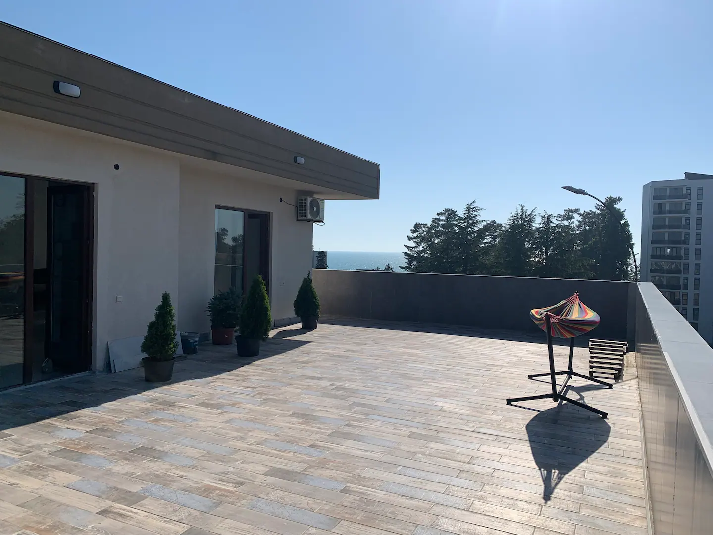 Wohnung 90qm in Batumi mit Meerblick, 2 Schlafzimmer, 1 Bad, direkt am Meer 