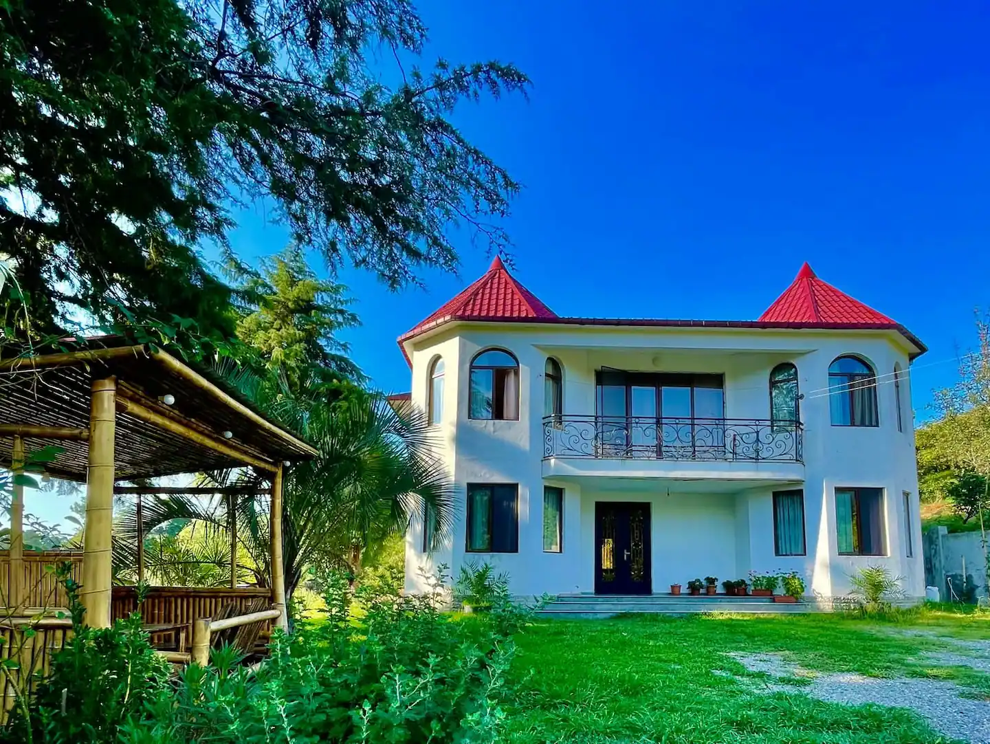 Wohnung 90qm in Batumi mit Meerblick, 2 Schlafzimmer, 1 Bad, direkt am Meer